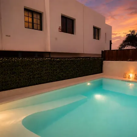 Apapache With Private Heated Pool And - 5 Min Walk * Playa Blanca (Lanzarote)